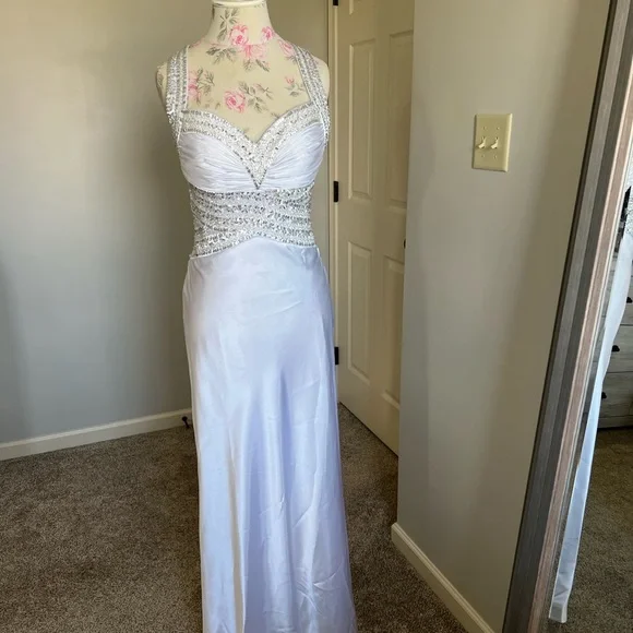 Maggie Sottero Dresses | Maggie Sottero Prom Dress (White) | Color: Silver/White | Size: 6 | Emcloset1544's Closet Maggie Sottero Dresses | Maggie Sottero Prom Dress (White) | Color: Silver/White | Size: 6 | Emcloset1544's Closet